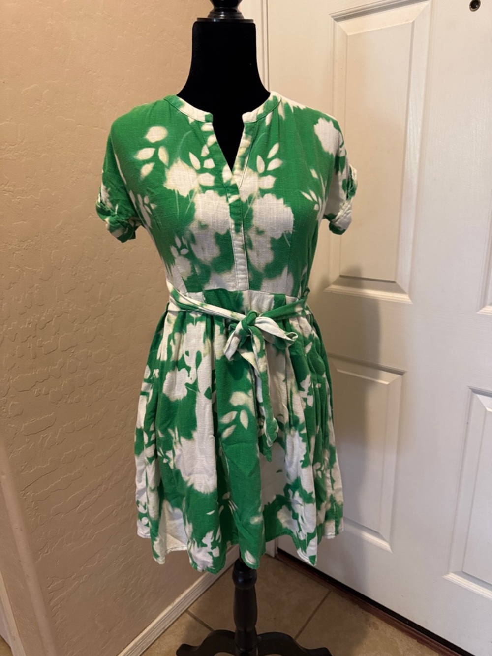 Vera Wang Tie-Waist Dress